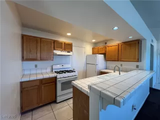 Photo #3: 2718214 Listing 