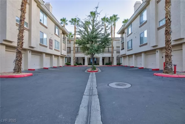 MLS: 2718216 Condo For Sale