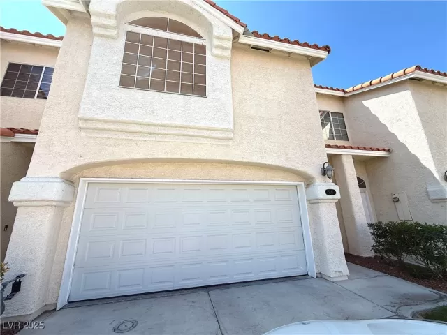 MLS: 2718239 Condo For Sale