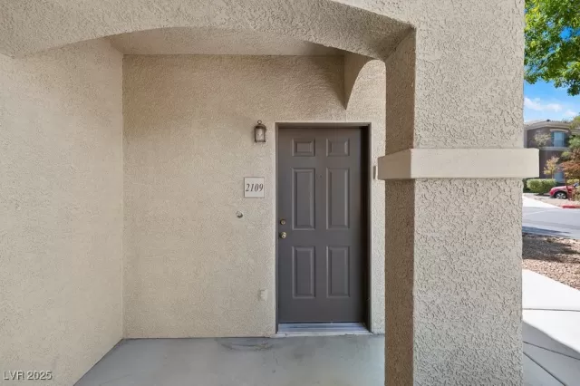 MLS: 2718247 Condo For Sale