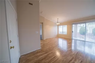 Photo #3: 2718248 Listing