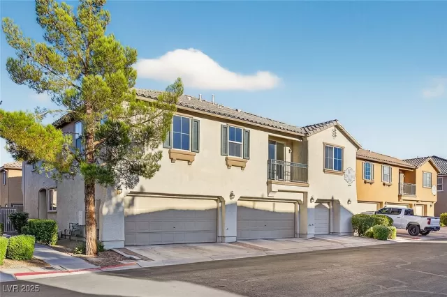 MLS: 2718272 Condo For Sale