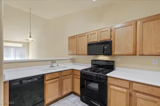 Photo #4: 2718277 Listing