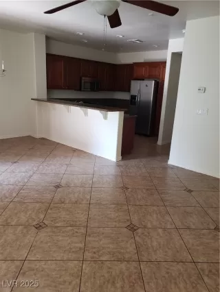 Photo #4: 2718281 Listing 