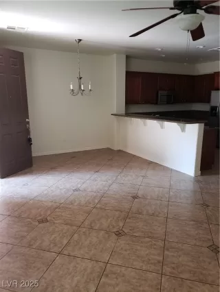 Photo #5: 2718281 Listing 