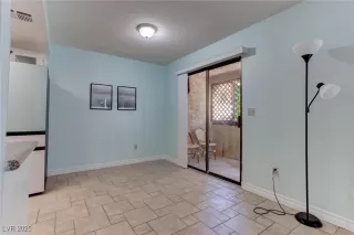 Photo #4: 2718297 Listing