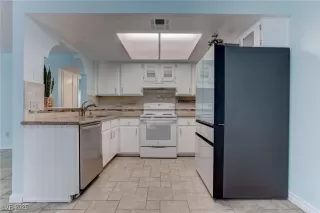 Photo #5: 2718297 Listing