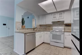 Photo #6: 2718297 Listing