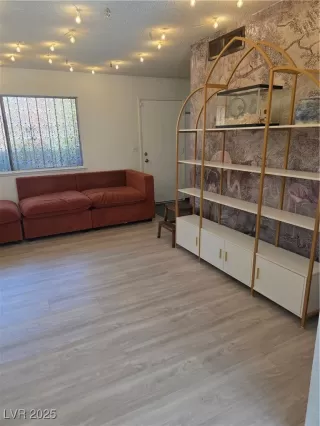 Photo #4: 2718317 Listing 