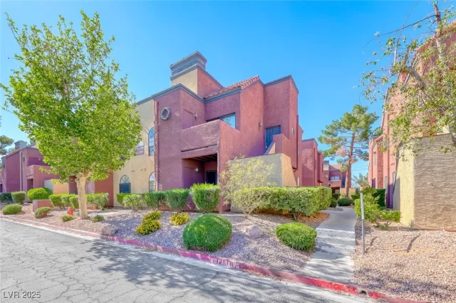 MLS: 2718331 Condo For Sale