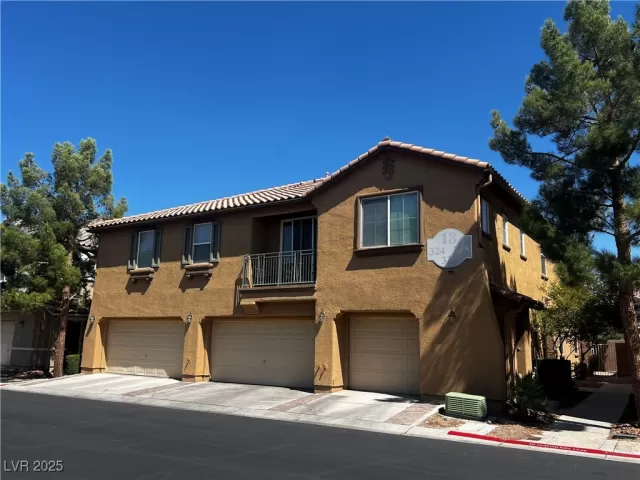 MLS: 2718353 Condo For Sale