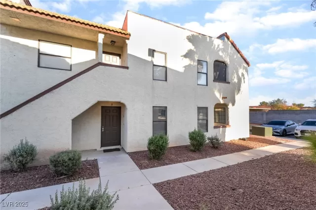 MLS: 2718360 Condo For Sale