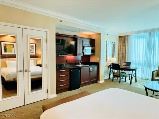 Photo #4: 2718379 Listing