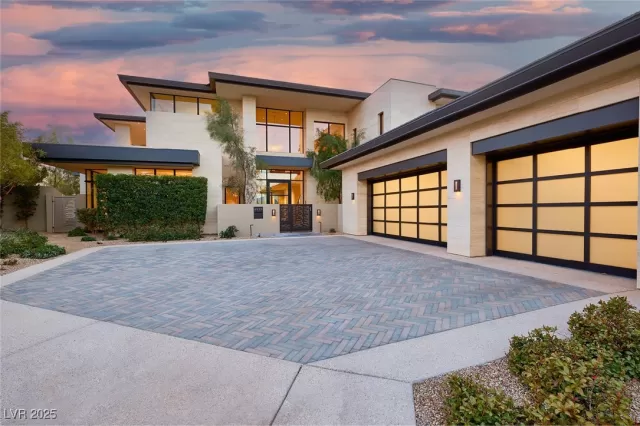 MLS: 2718385 Condo For Sale