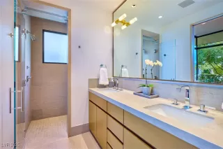 Photo #5: 2718385 Listing