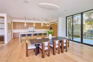 Photo #6: 2718385 Listing