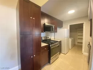 Photo #6: 2718388 Listing