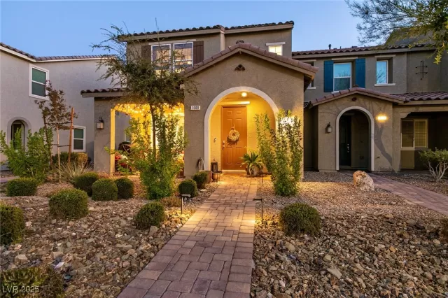 MLS: 2718398 Condo For Sale