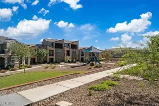 Photo #3: 2718423 Listing