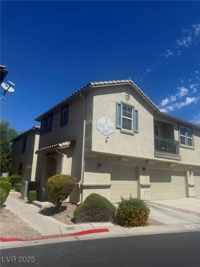 MLS: 2718468 Condo For Sale