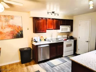 Photo #4: 2718470 Listing