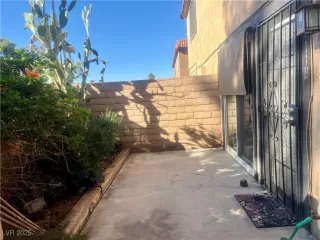 Photo #3: 2718476 Listing