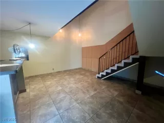 Photo #4: 2718476 Listing