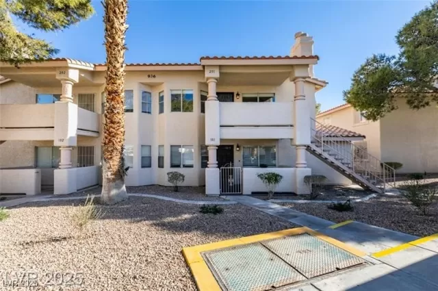 MLS: 2718478 Condo For Sale