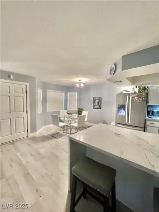 Photo #4: 2718478 Listing 