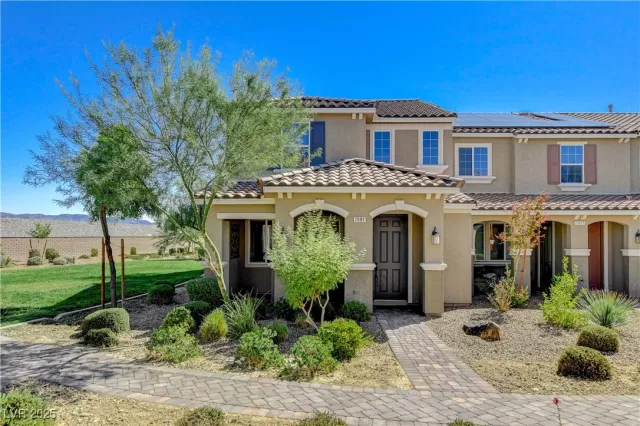 MLS: 2718482 Condo For Sale