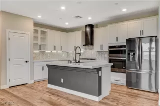 Photo #1: 2718482 Listing