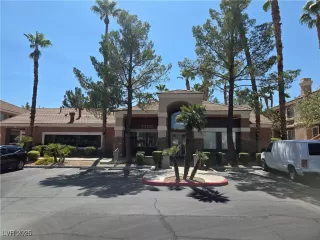 Photo #1: 2718495 Listing