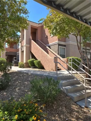 Photo #2: 2718495 Listing