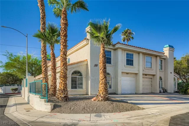 MLS: 2718509 Condo For Sale