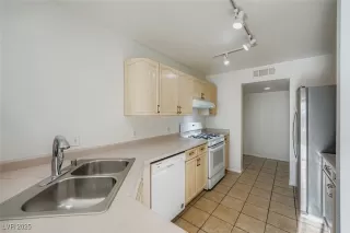 Photo #4: 2718509 Listing 