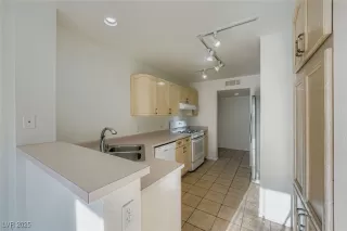 Photo #5: 2718509 Listing 