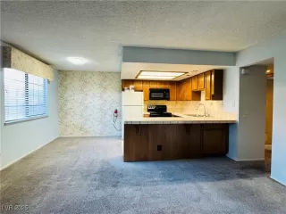 Photo #3: 2718513 Listing