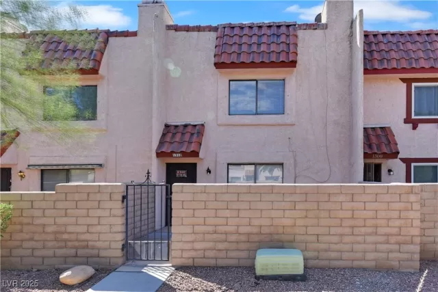 MLS: 2718551 Condo For Sale