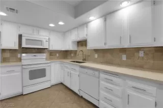 Photo #3: 2718551 Listing