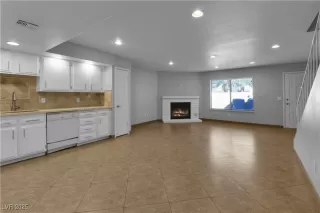 Photo #5: 2718551 Listing