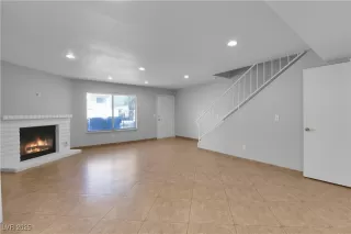 Photo #6: 2718551 Listing