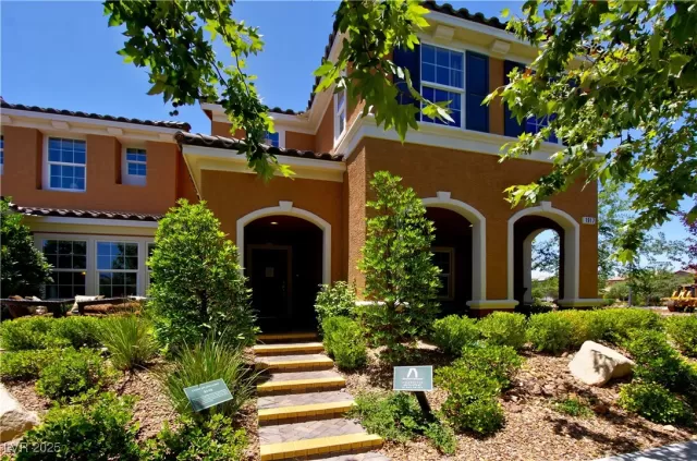 MLS: 2718557 Condo For Sale