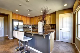 Photo #1: 2718557 Listing 