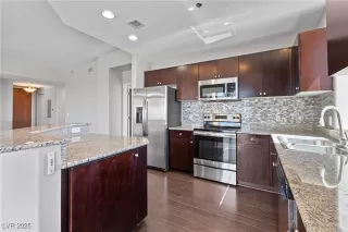 Photo #5: 2718588 Listing