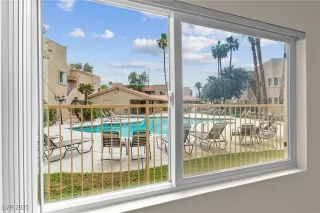 Photo #3: 2718589 Listing 