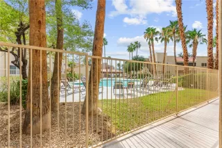 Photo #6: 2718589 Listing 