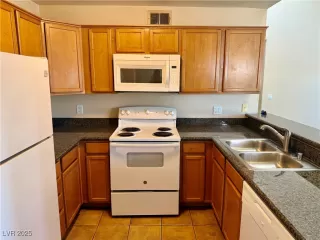 Photo #3: 2718593 Listing