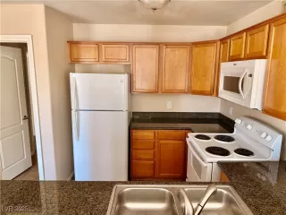 Photo #4: 2718593 Listing