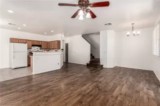 Photo #5: 2718606 Listing