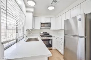 Photo #3: 2718633 Listing